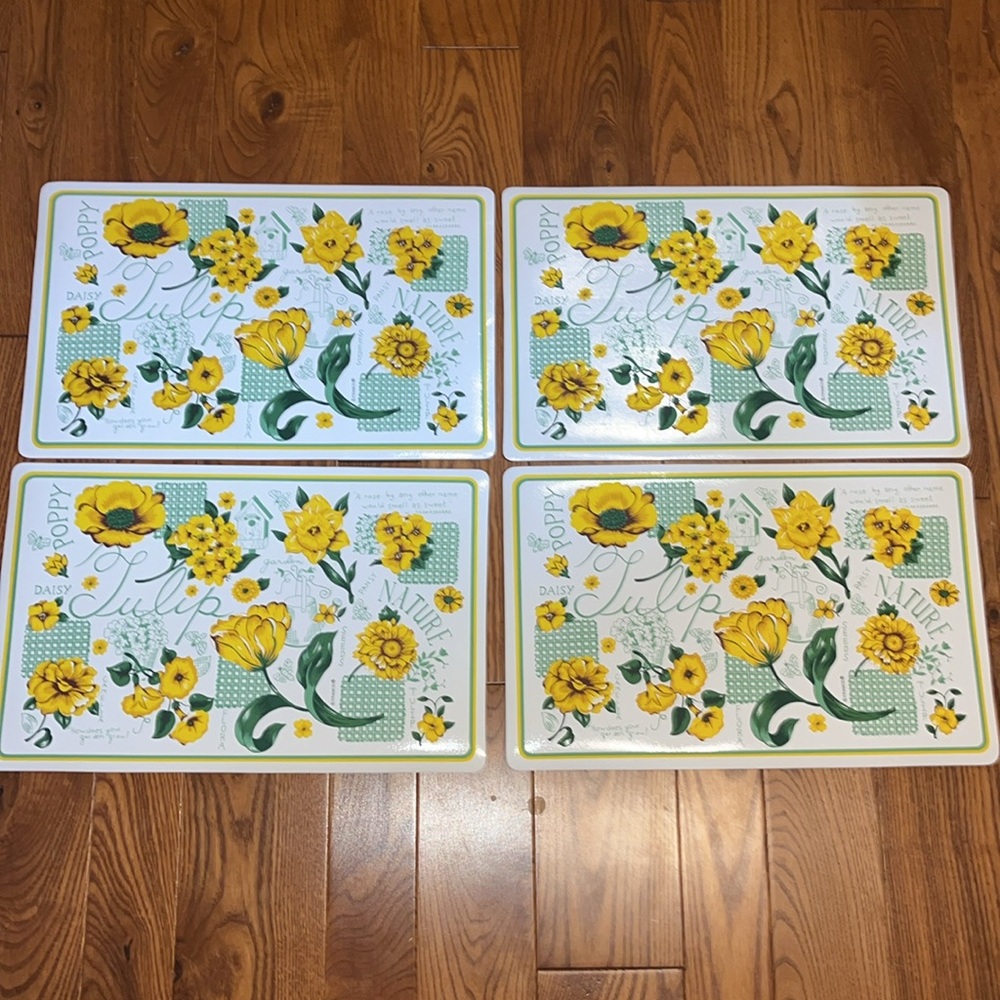 Vintage Franco set of 4 vinyl yellow flower garden placemats 17”x11”